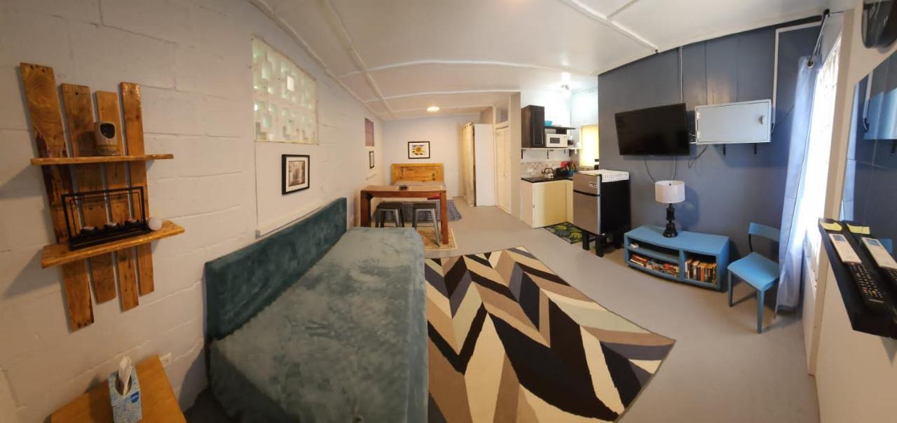 Gloria'S Mini Hideaway Apartment Christ Church Exterior photo